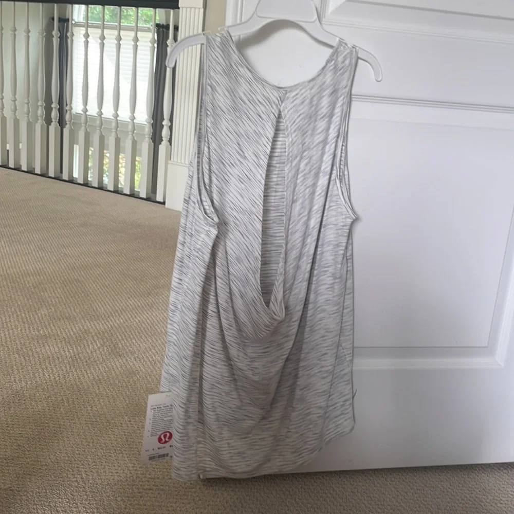 Women’s lululemon tank top NEVER WORN - Picture 2 of 3